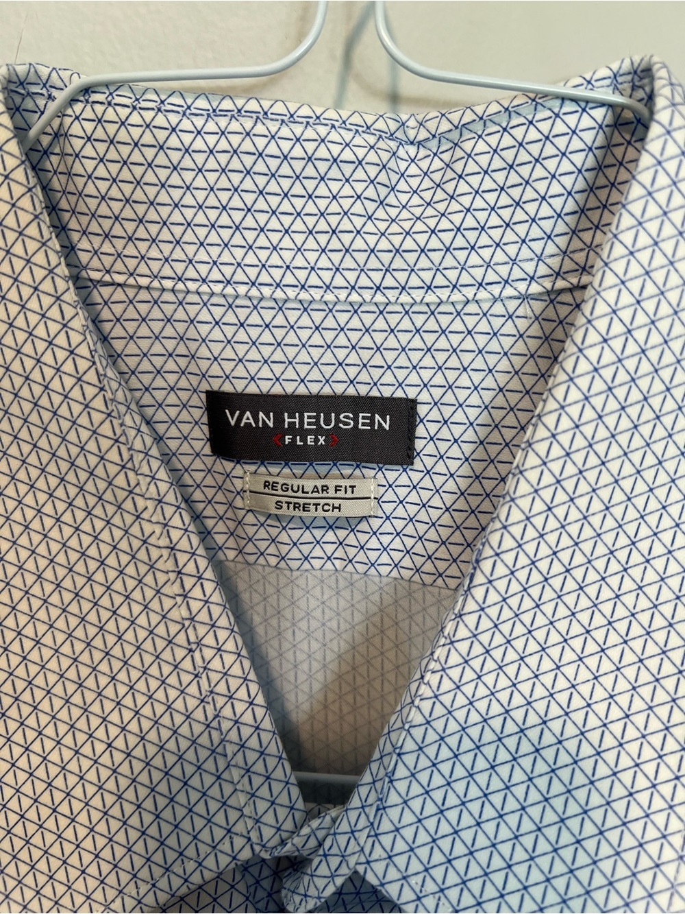Van Heusen Flex Mens White Blue Geometric Dress Shirt 18 34/35 Regular Fit - Picture 2 of 4